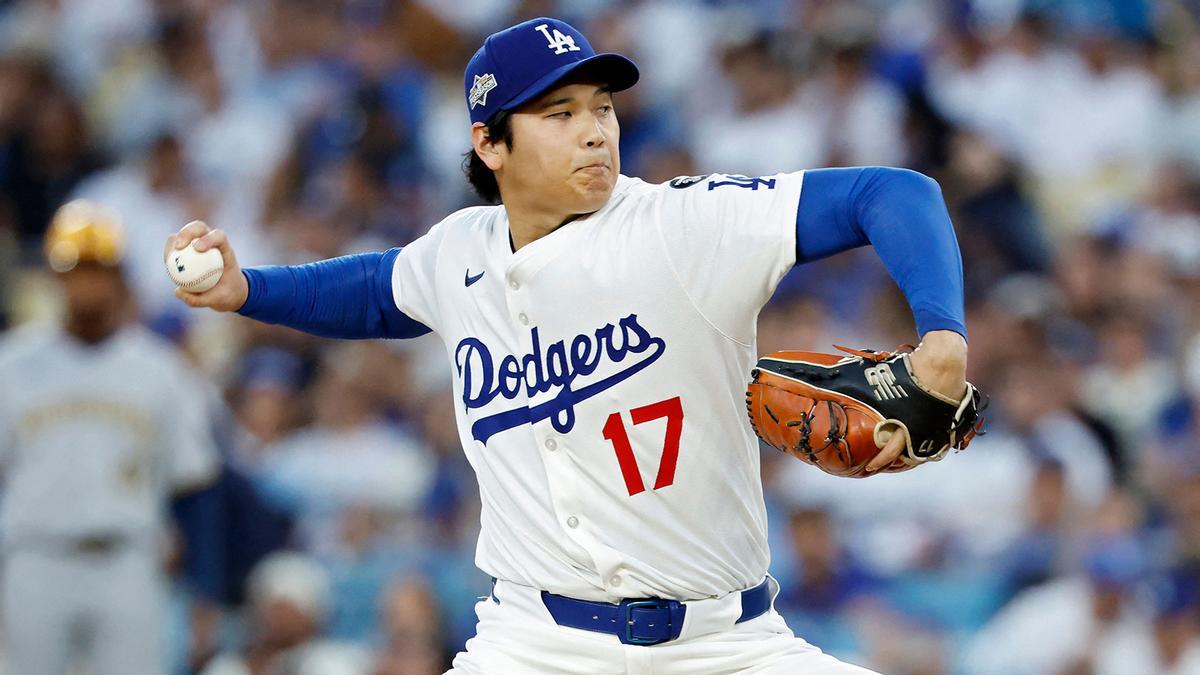El japonés Shohei Ohtani, lanzando con los Dodgers de Los Ángeles.
