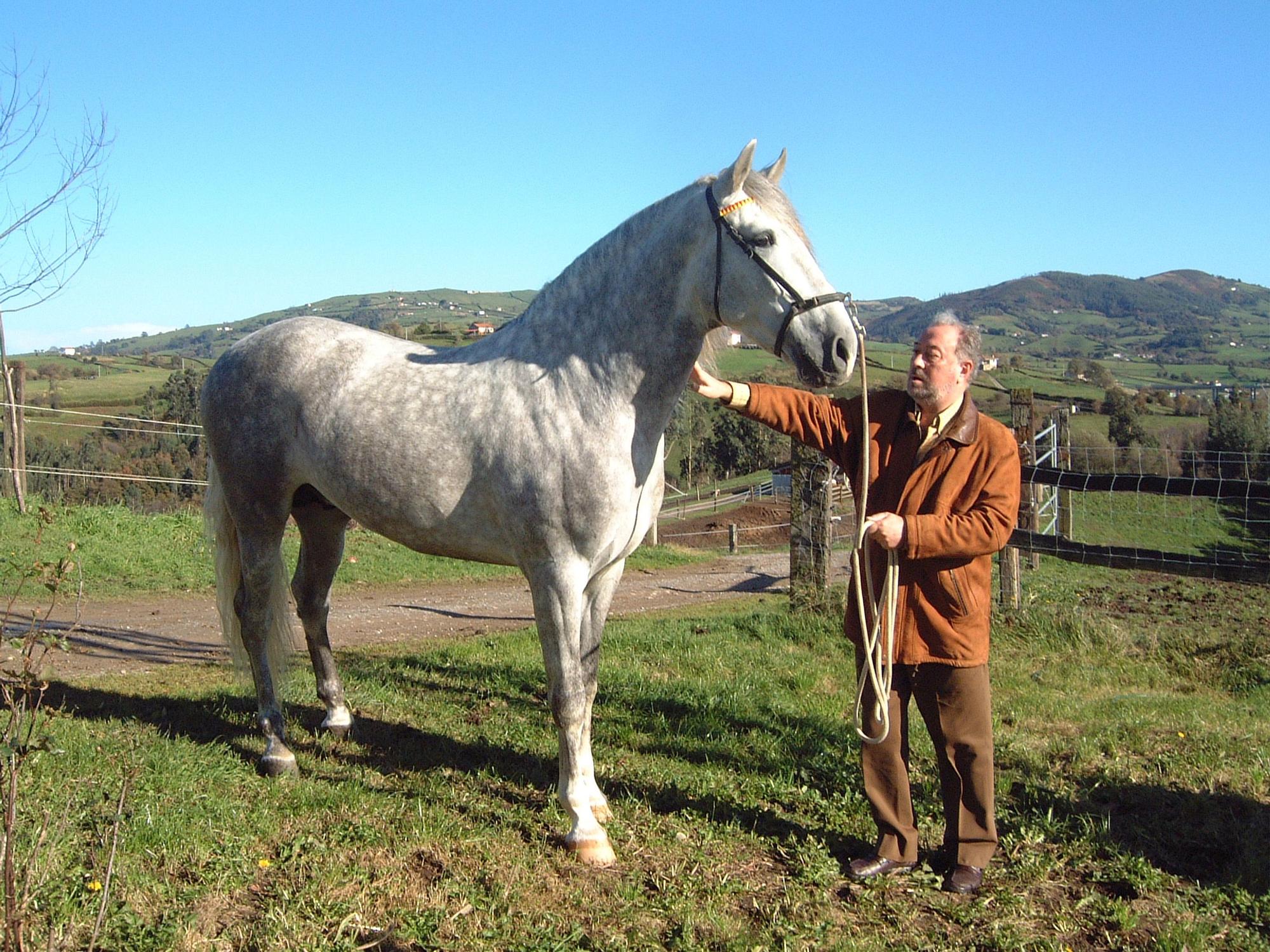 Con su caballo "Goloso".jpg