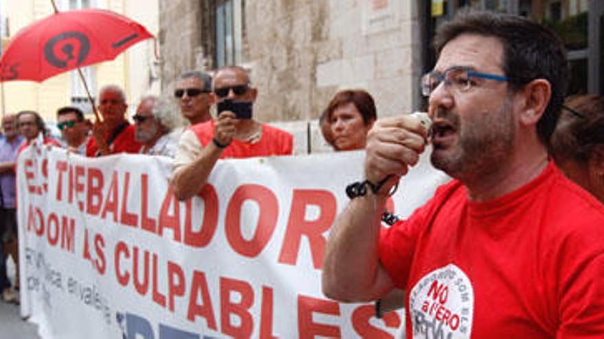 Una de las últimas concentraciones de los extrabajadores ante la Generalitat.