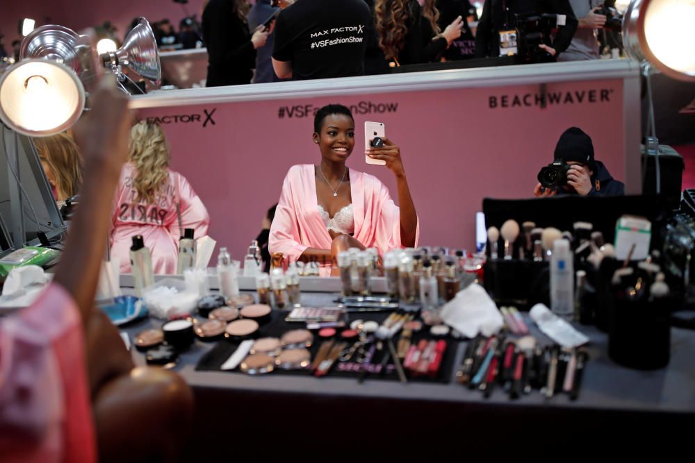 El backstage del desfile de Victoria''s Secret