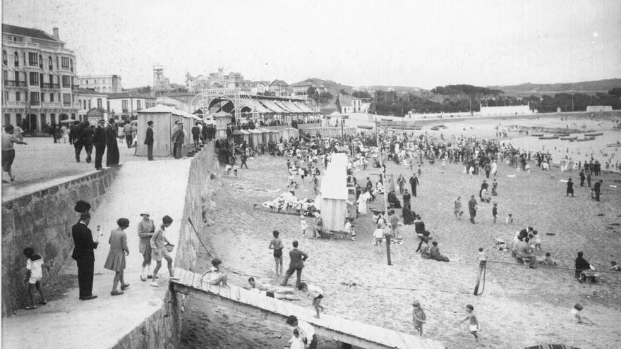 Carrusel de imágenes históricas de las playas de A Coruña