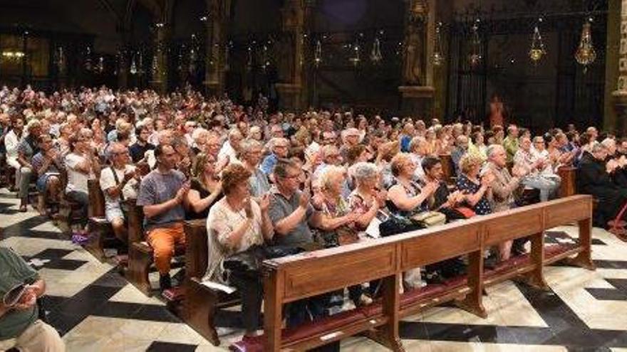 La basílica de Santa Maria es va omplir dissabte a la nit nit per inaugurar el festival d&#039;orgue de Montserrat