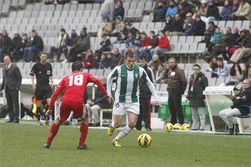 El Córdoba golea al Murcia (5-0)