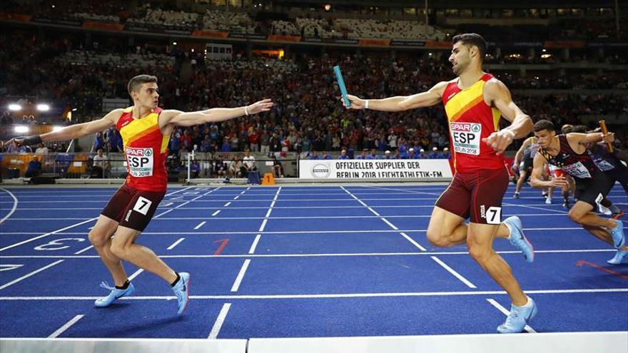 El relevo 4x400 pasa del oro  al bronce en  la recta final