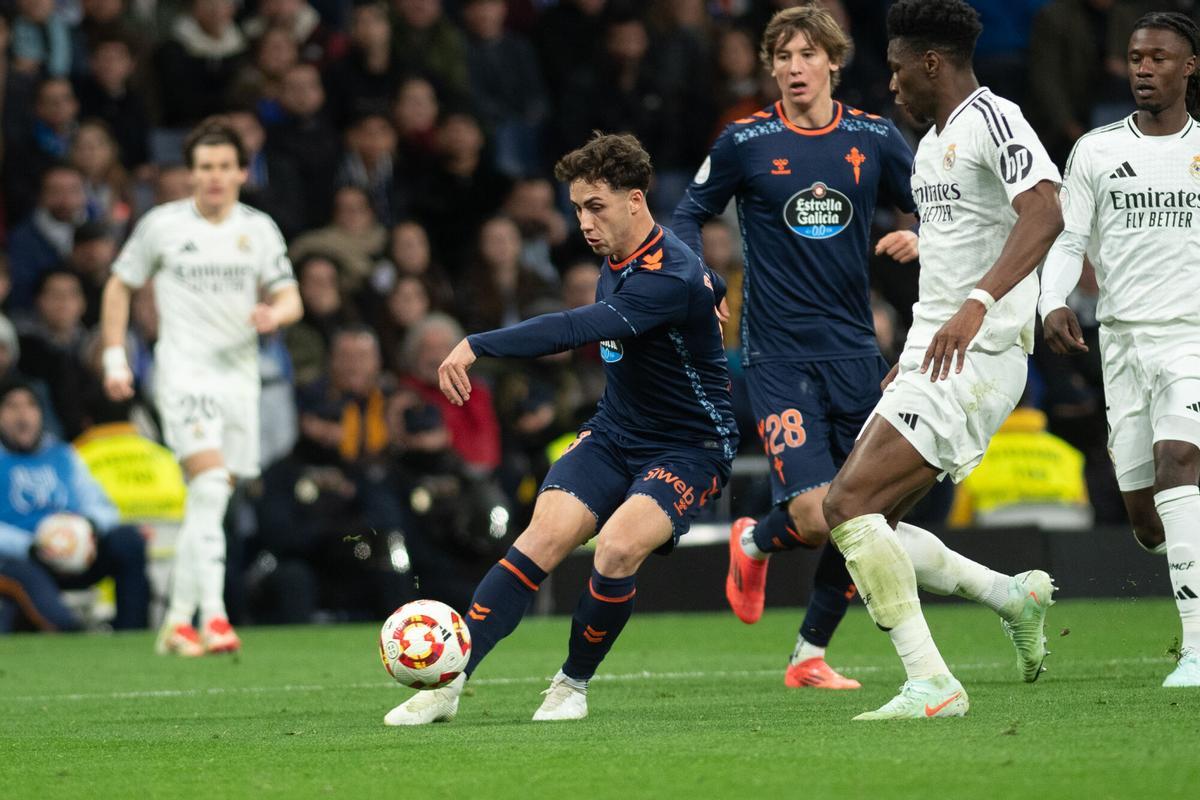 Partido de octavos de final de la Copa del Rey entre el Real Madrid y el Real Club Celta de Vigo, disputado en el estadio Santiago Bernabéu. Pablo Durán y Fer López.. FUTBOL.