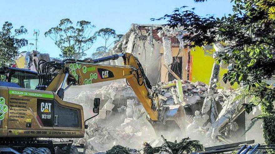 Derribo de una vivienda levantada de manera ilegal.