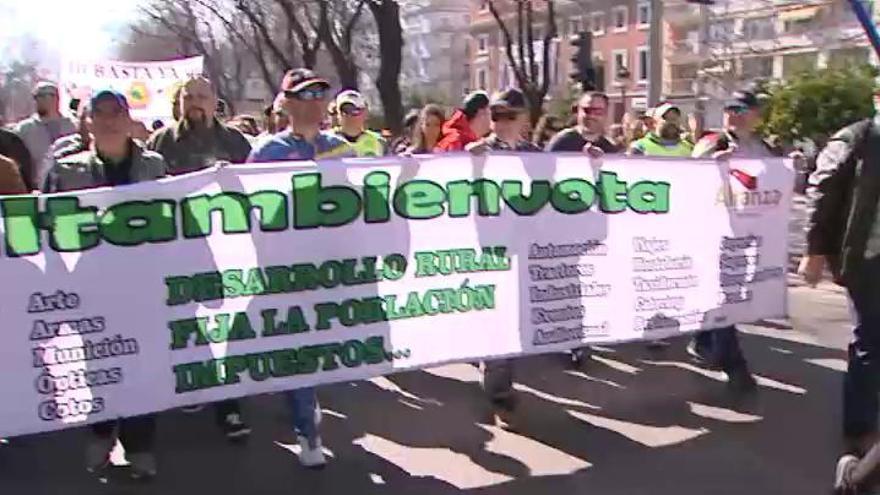 Miles de personas marchan en Madrid en defensa del medio rural