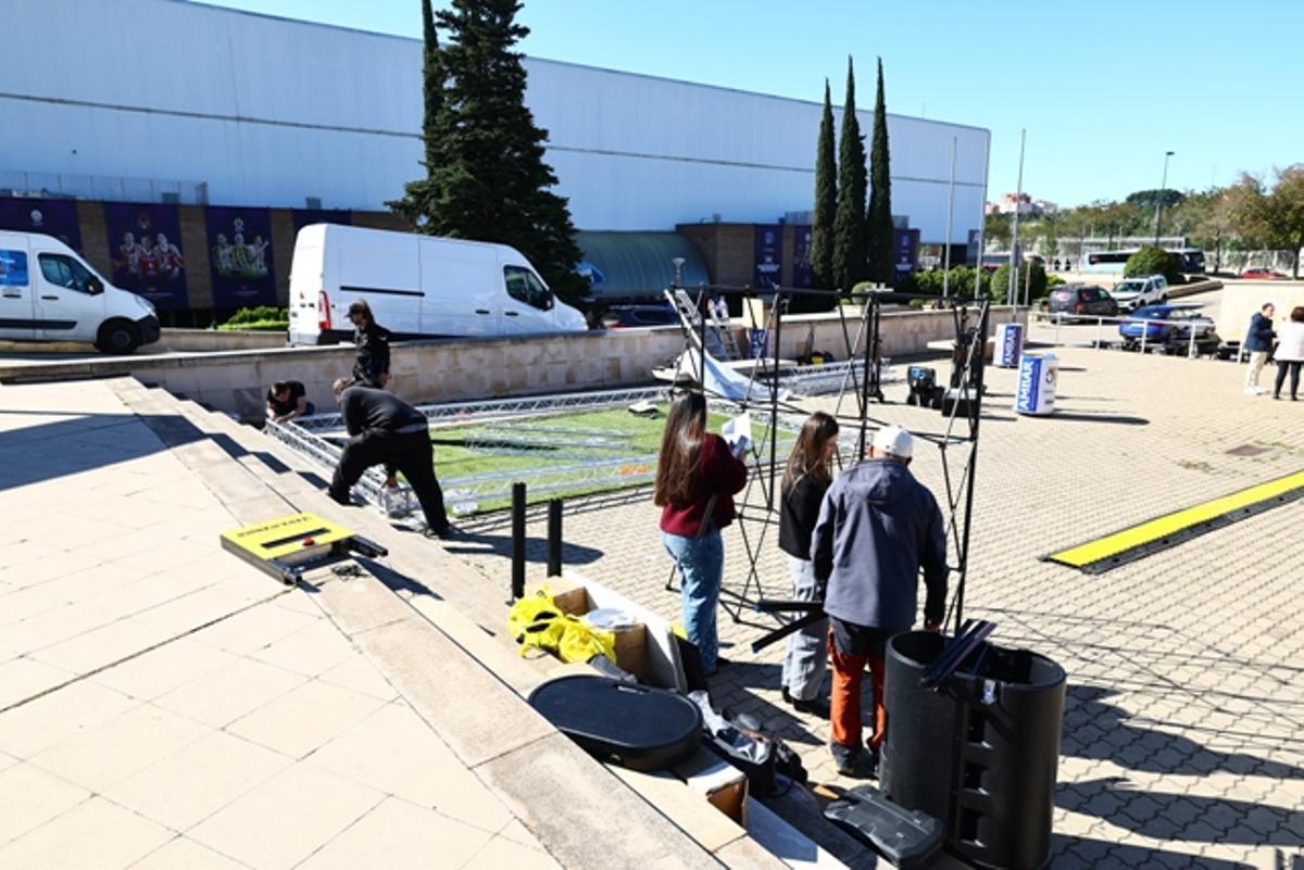 Montaje de la Fan Zone en el exterior del Príncipe Felipe.