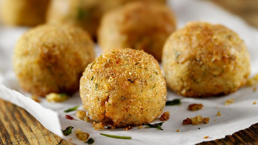 Croquetas de patata y queso zamorano.