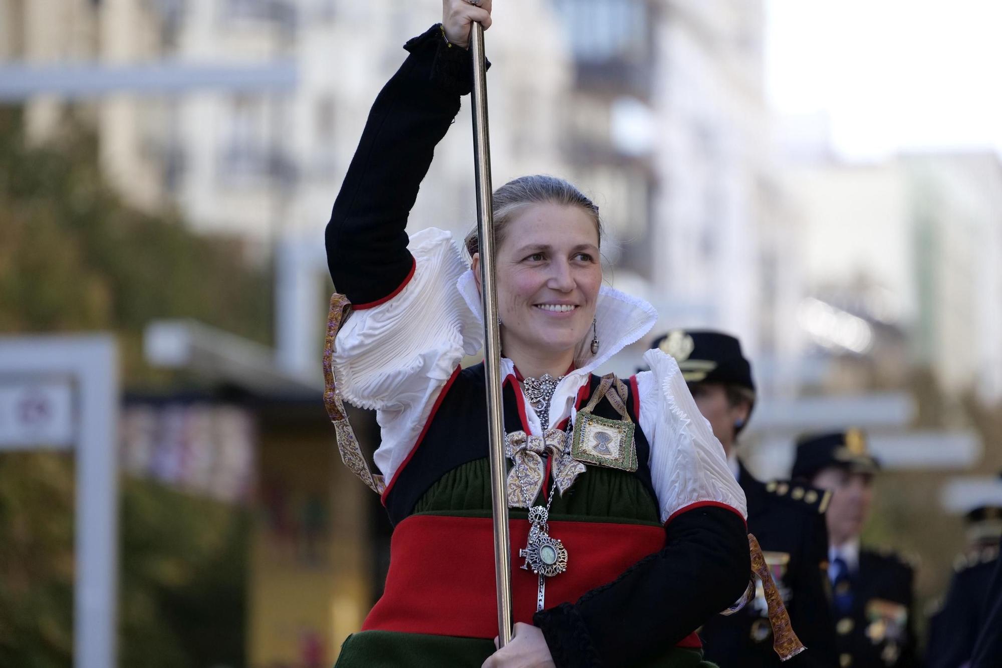 En imágenes | Zaragoza vive su día grande con la Ofrenda de Flores a la Virgen del Pilar