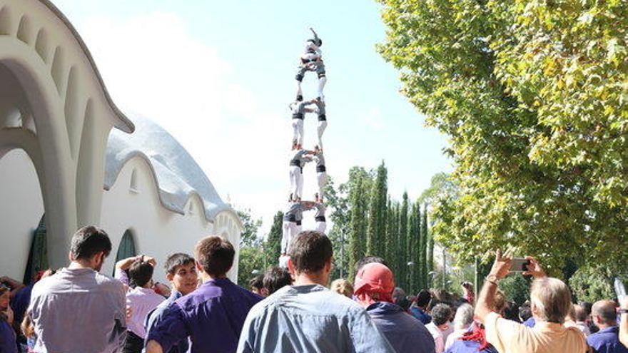 Pla general del 3d8 que els Castellers de Sants van descarregar en la Nova Atenes de Terrassa el 13 d&#039;octubre de 2019