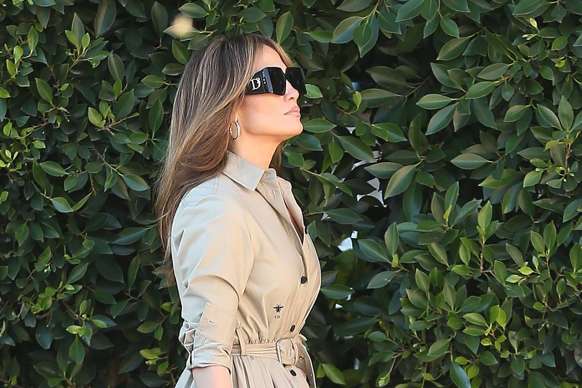 Jennifer Lopez con look 'old money'