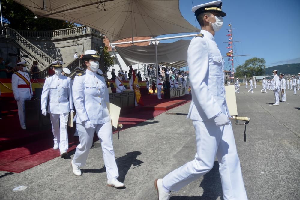 La Escuela Naval de Marín saluda a 112 nuevos oficiales de la Armada