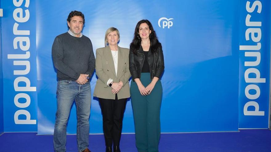 Consuelo Fernández (centro), junto a Amengual y Sandra Fernández