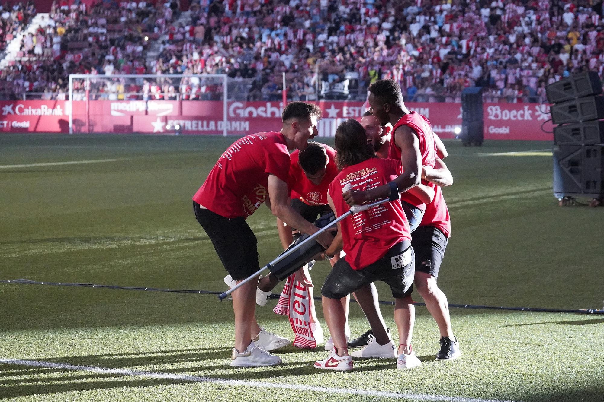 Les millors imatges de la rua de celebració del Girona i el Bàsquet Girona