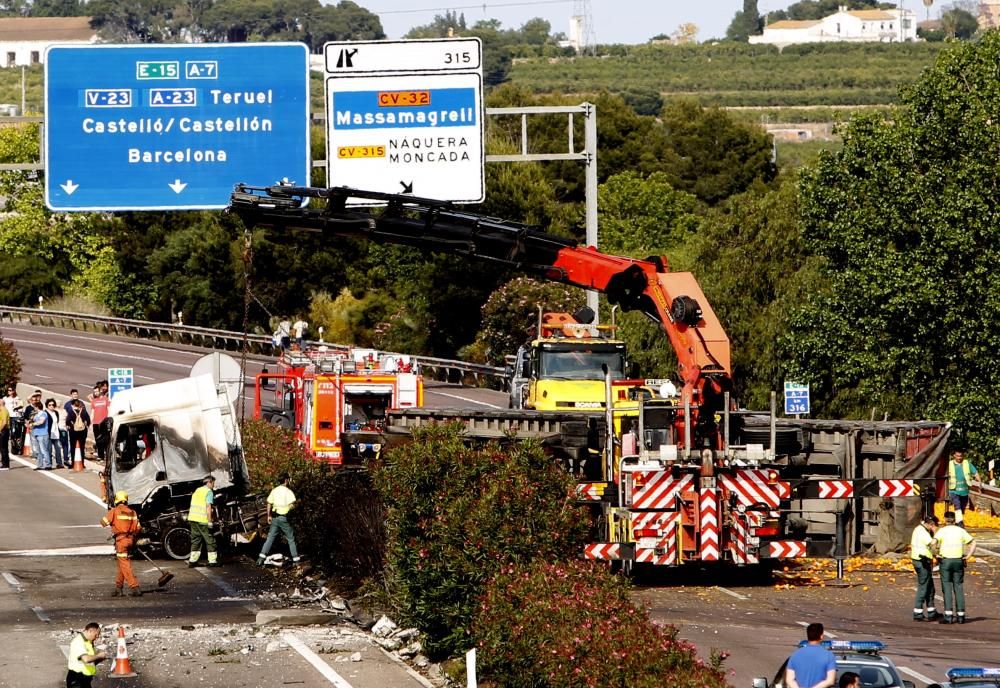 Accidente en la A-7 en Moncada y retenciones kilométricas