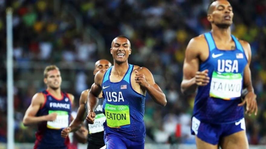 Eaton repite título en decatlón con récord olímpico