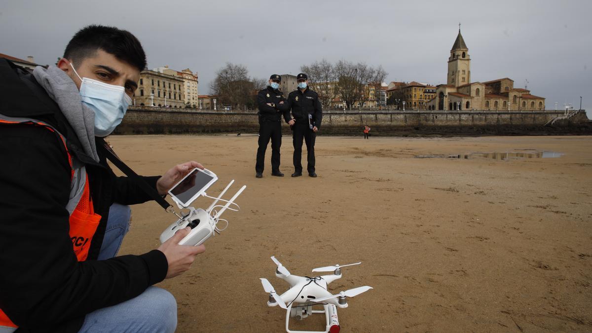 Control policial del vuelo de un dron en San Lorenzo