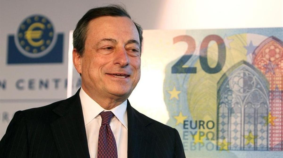 El president del BCE, Mario Draghi, durant la presentació del nou bitllet de 20 euros, el 24 de febrer.