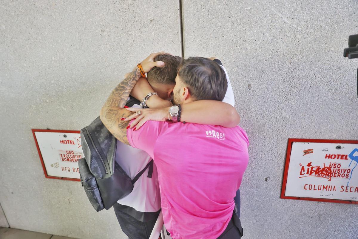 GALERÍA | La madre de Gio González sorprende a su hijo en Sevilla GALERÍA | La madre de Gio González sorprende a su hijo en Sevilla