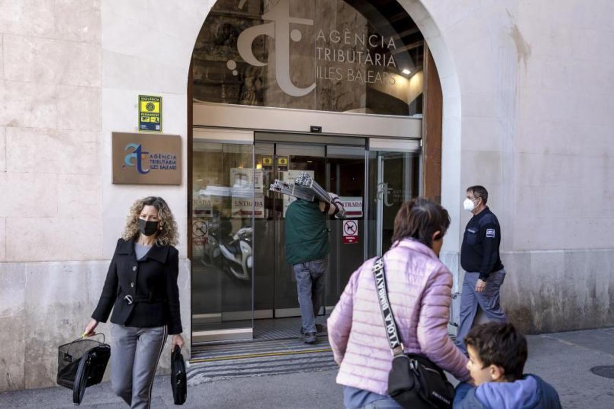 Paga y calla | B. RAMÓN