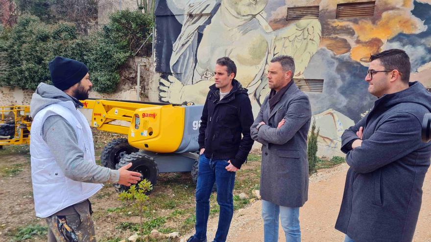 Un mural de Diego As da la bienvenida a los peregrinos que llegan a Caravaca