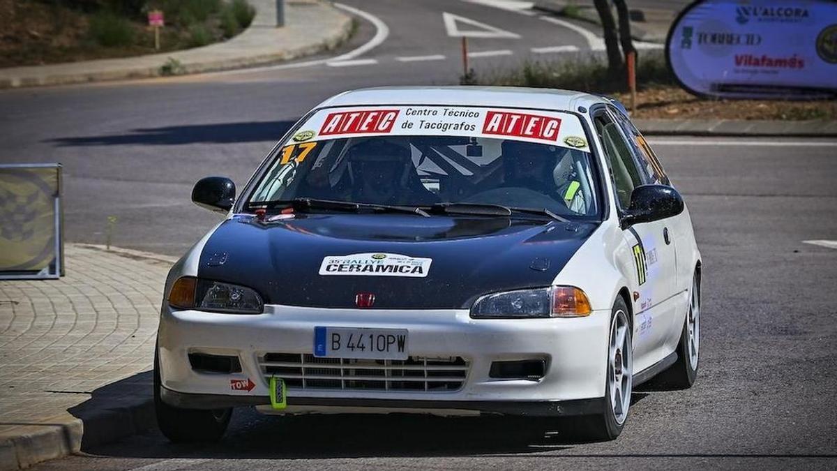 Los hermanos Jordi y Samuel Ortiz, compitiendo en un reciente rally a bordo del Honda en el que sufrieron el trágico accidente la noche del pasado viernes.