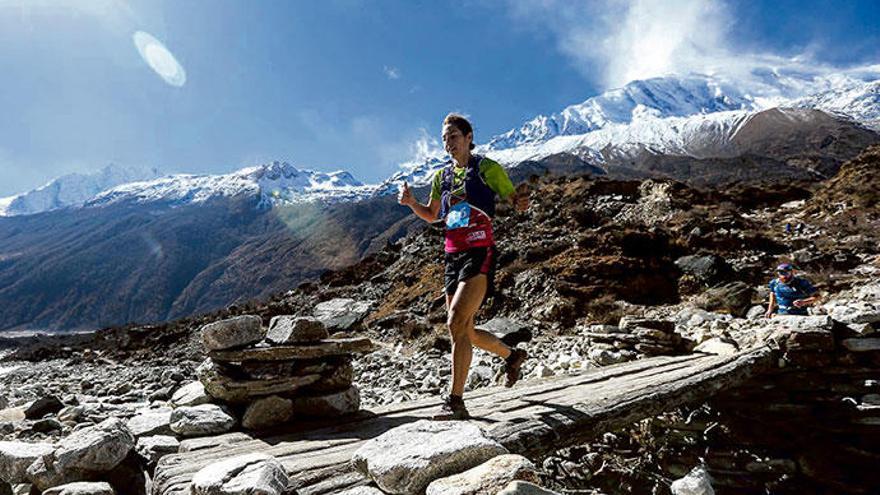 Ragna Debats läuft über Stock und Stein, sogar in Nepal.