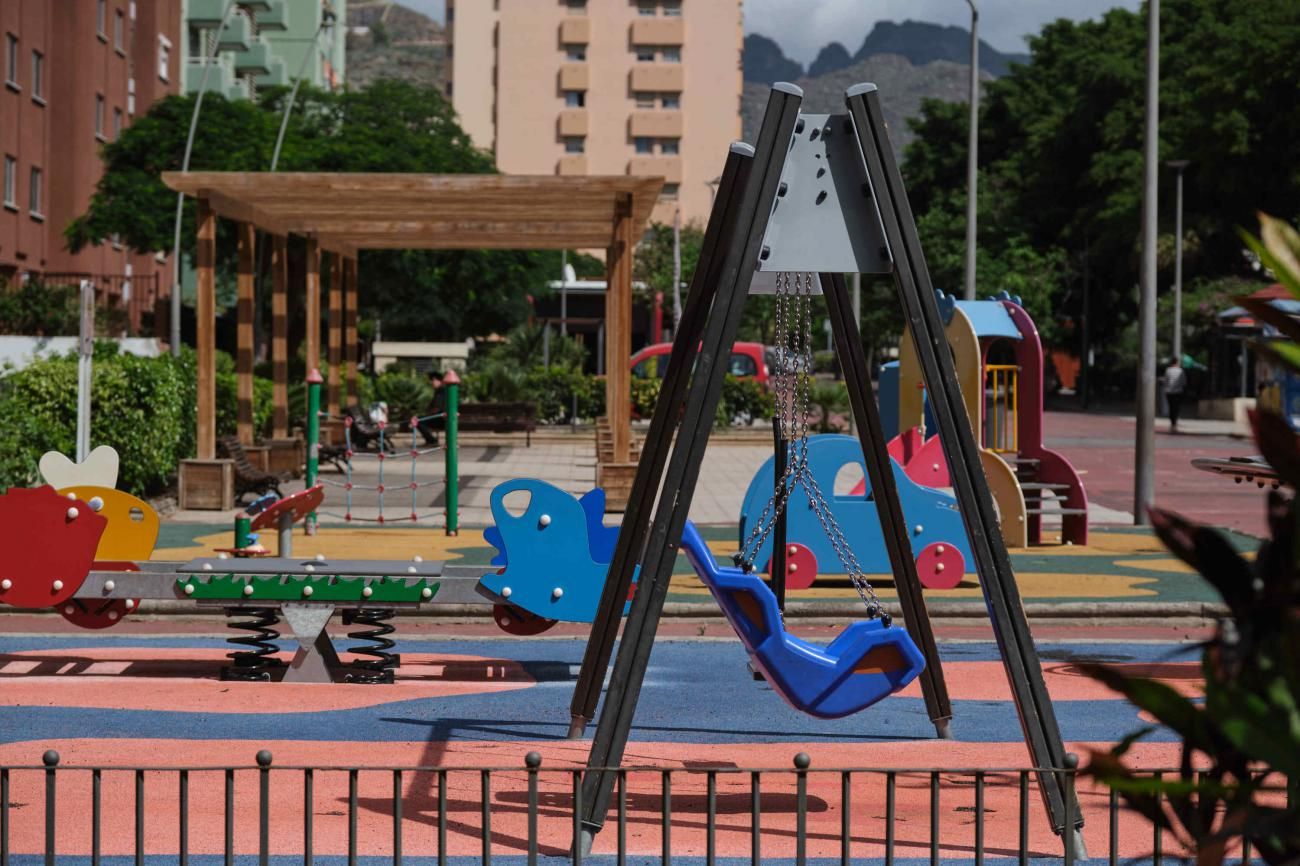 Parque Infantil Plaza Roja de Tomé Cano (Plaza Sabandeños)