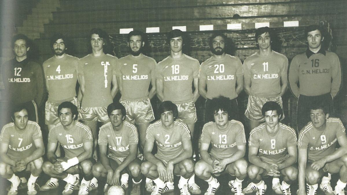 Los jugadores de aquel primer equipo de balonmano