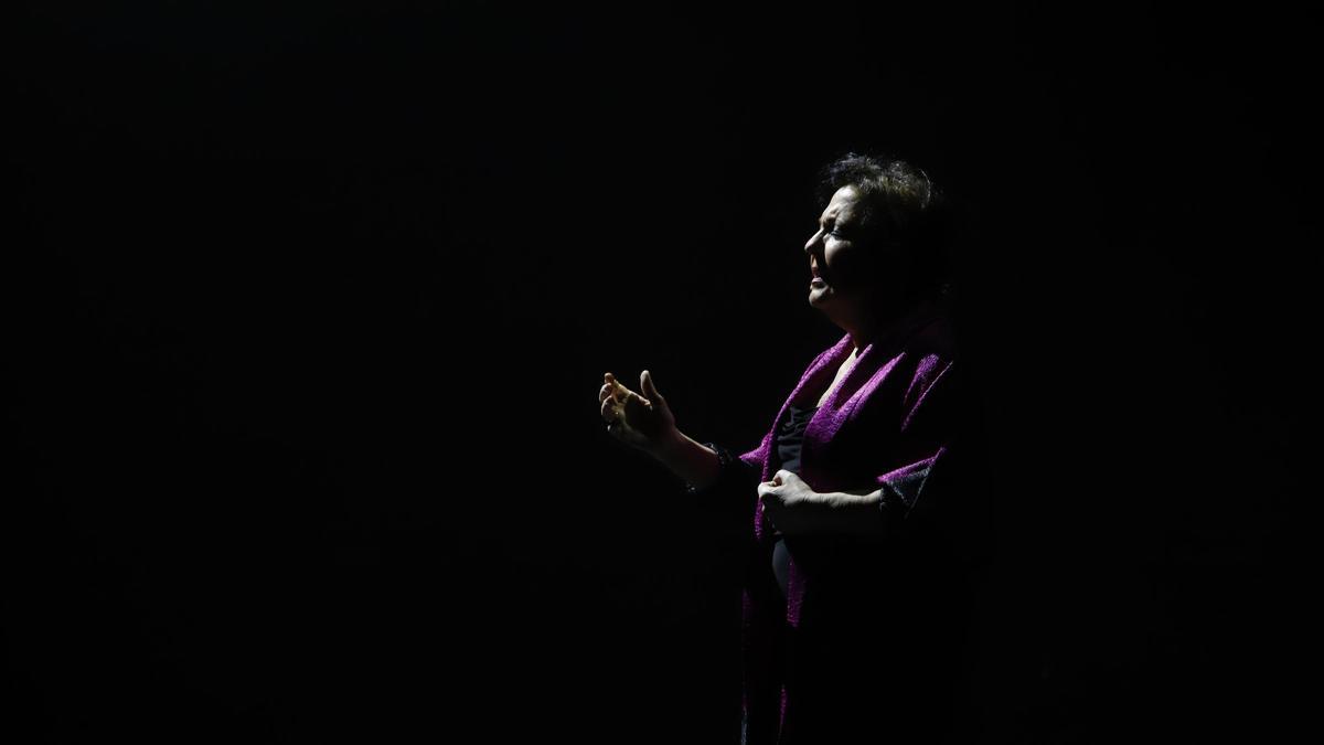 Carmen Linares protagoniza 'Jondo' en el Teatro Principal de Zaragoza.