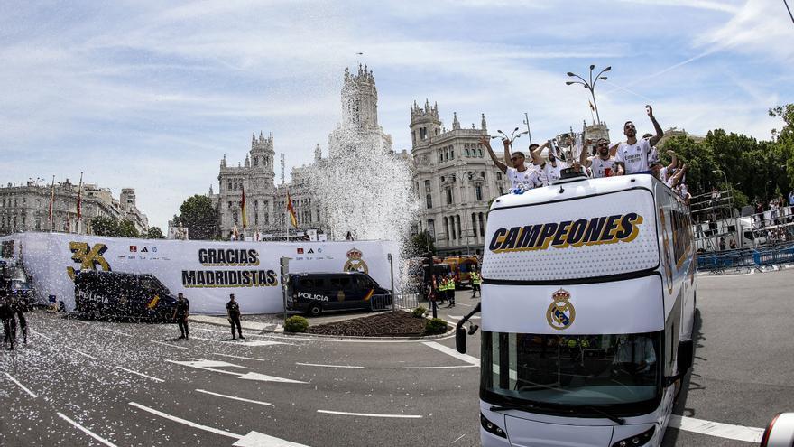El Real Madrid desborda Cibeles con una promesa: volver con la Champions