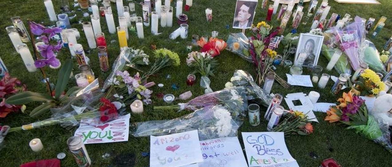 Memorial realizado tras un atentado escolar en EE UU.