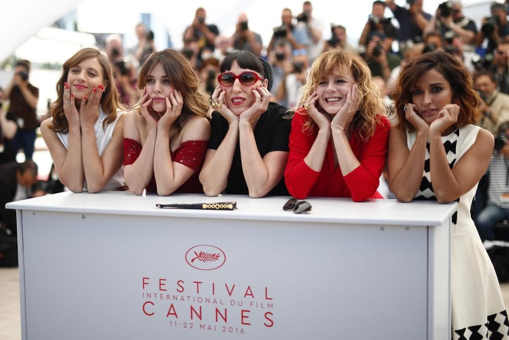 Pedro y sus 'chicas Almodóvar' llegan a Cannes