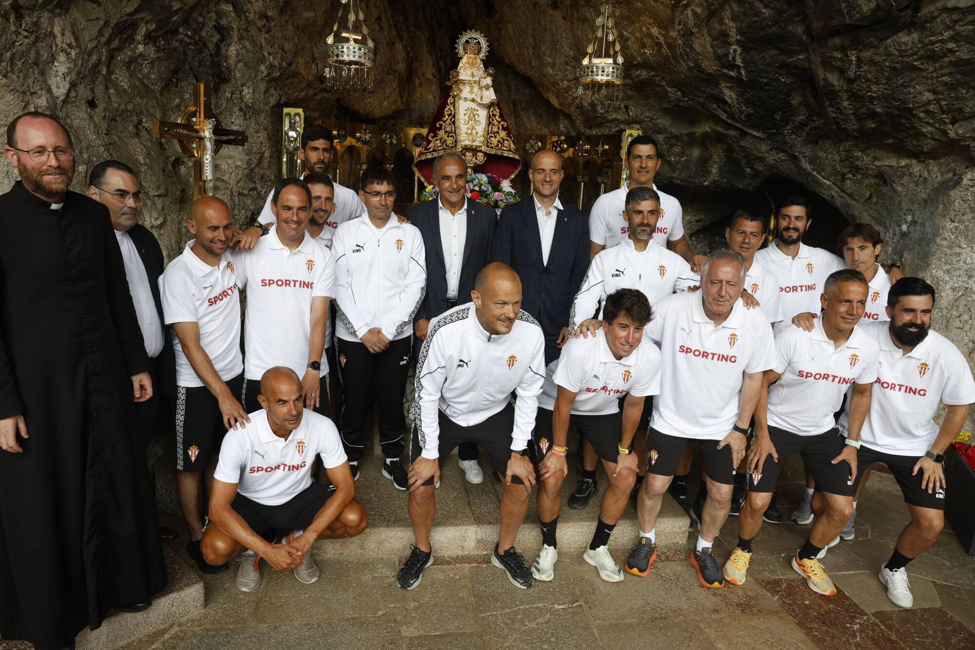 EN IMÁGENES: Visita del Sporting a La Santina en Covadonga