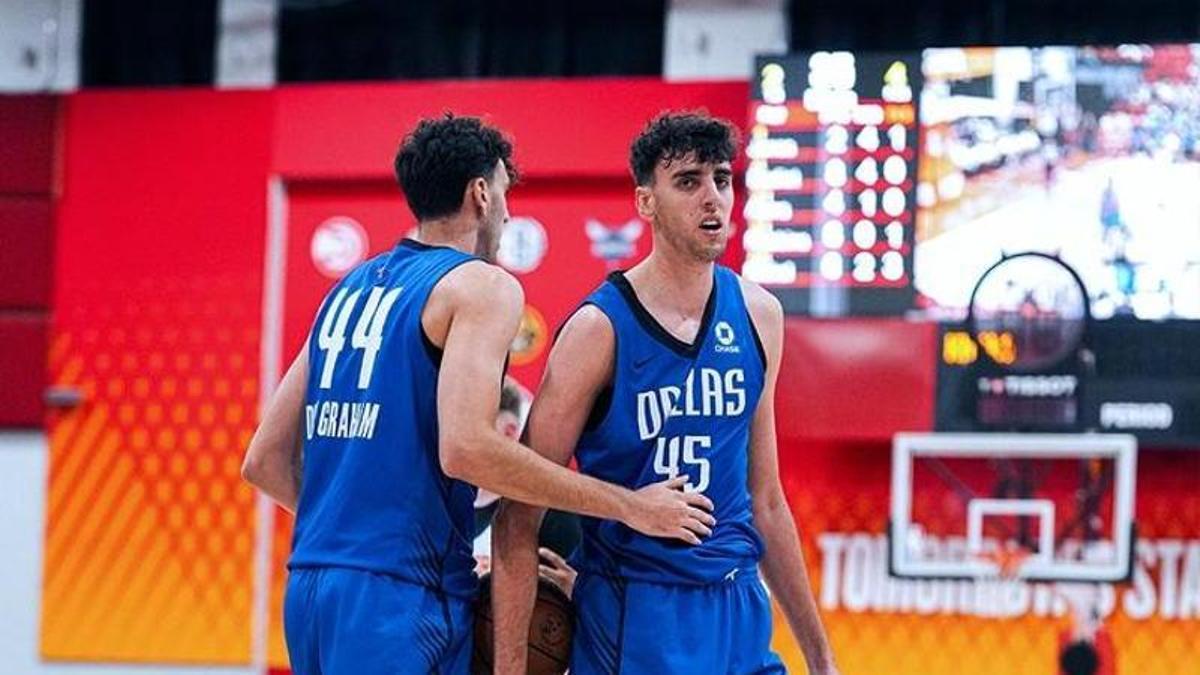 Los hermanos Díaz-Graham, con Jorge luciendo el número 45, en el partido ante los Knicks.