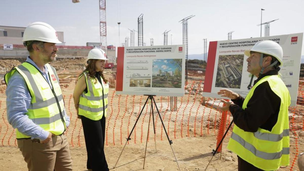 Miguel Ángel García Martín y Fátima Matute visitan las obras del nuevo Hospital Sierra Norte.