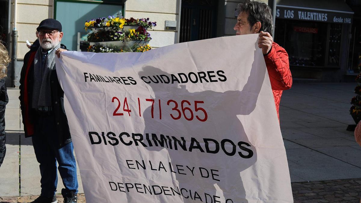 Más de 3.500 cuidadores familiares en Zamora, excluidos de la Seguridad Social, claman por apoyo.