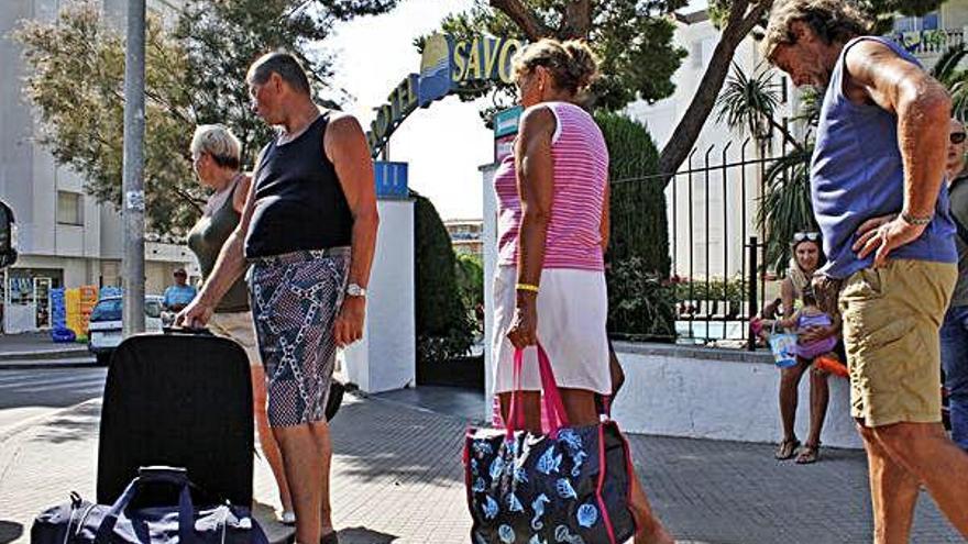 Turistes a Lloret de Mar, en una imatge d&#039;arxiu.