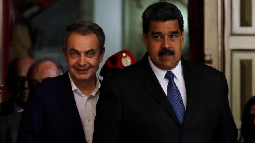 Zapatero junto a Maduro.