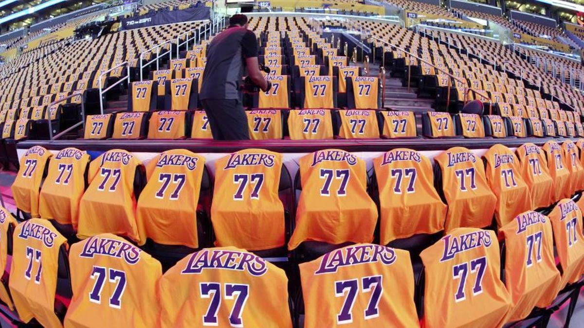 El gesto de LeBron en el debut de Doncic que da la vuelta al mundo