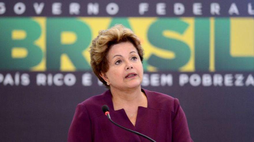 Rousseff tiende la mano a los manifestantes