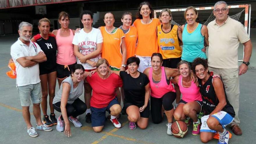 Jugadoras y técnicos del combinado de la Federación Gallega Zona Sur. // M. Canosa