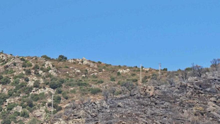 Els Bombers ja han donat per controlat el foc del cap de Creus