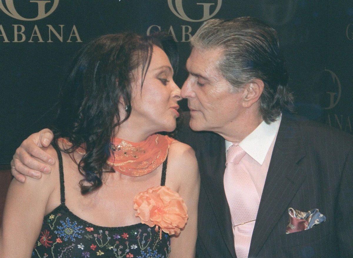 El matador junto a su mujer, María Ángeles Grajal, fotografiados en Madrid en 2002.