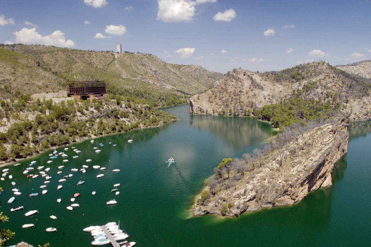 Embalse de agua en España