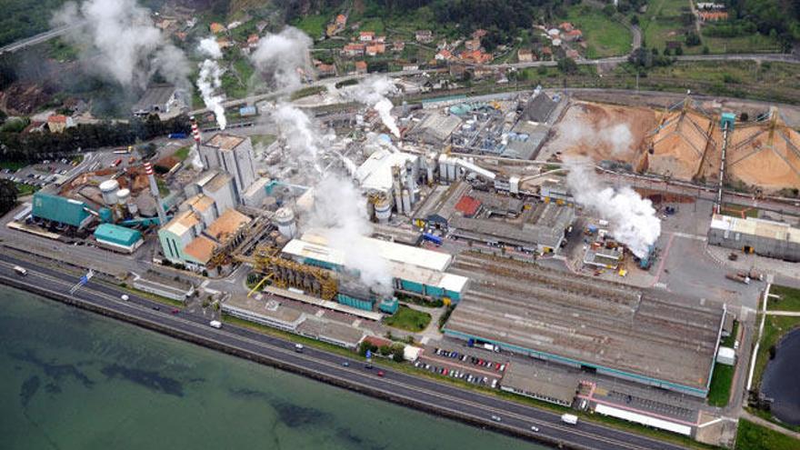 Imagen aérea de la fábrica de ENCE en Lourizán // Rafa Vázquez