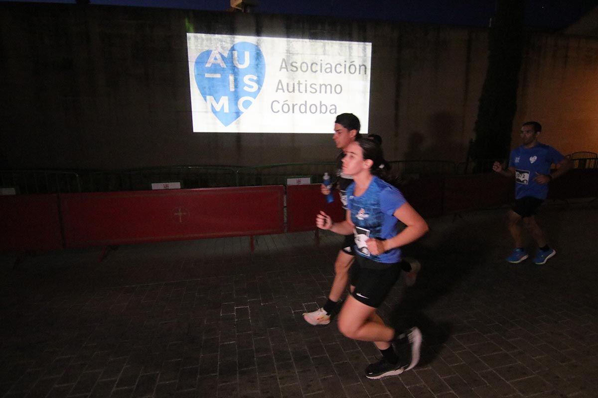 La carrera nocturna 'Somos azul' en favor de las personas con TEA