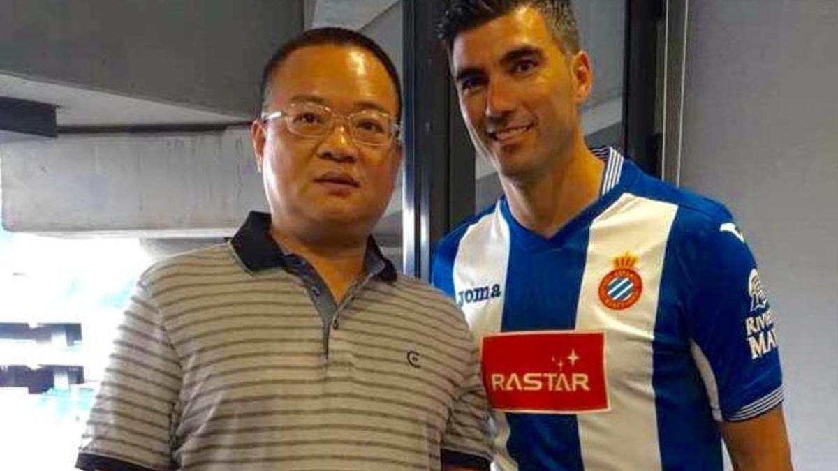 Chen Yansheng recibió ayer a José Antonio Reyes, nuevo fichaje del Espanyol