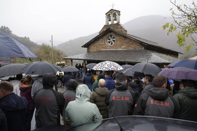 EN IMÁGENES: Dolor y rabia en el funeral del minero Óscar Díaz: adiós al minero cangués fallecido en el accidente de Vega de Rengos